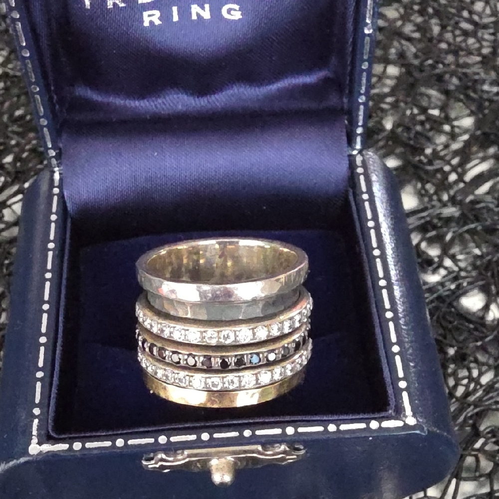 Elegant Silver and Gold Band Ring